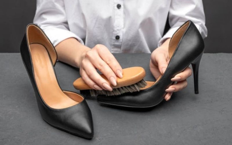 10 Sai Lầm Khiến Giày Nhanh Hỏng Mà Nhiều Người Không Nhận Ra
